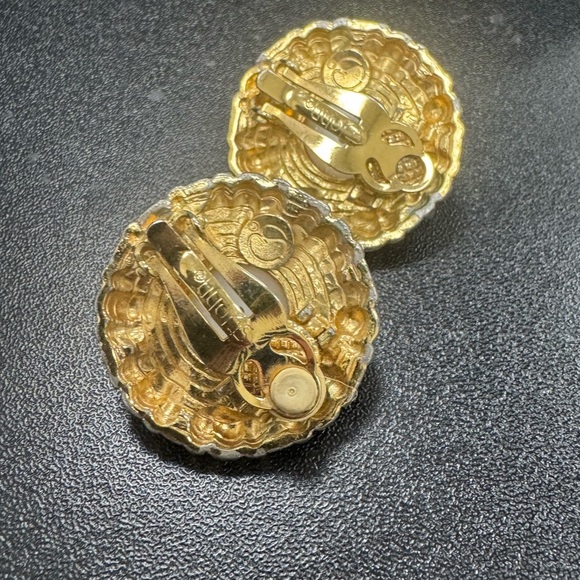 St John Vintage Faux Pearl Clip on Earrings - Picture 4 of 4